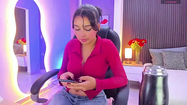 Tiphanysalvatore online show from April 5, 5:50 am