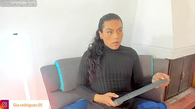 Jess Hoffman online show from May 11, 9:01 pm