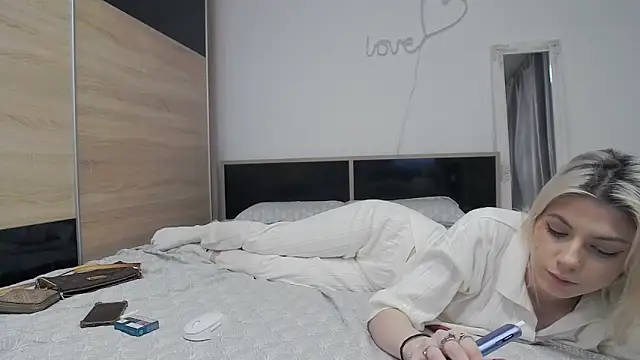 KaylaBloom online show from March 4, 11:55 pm