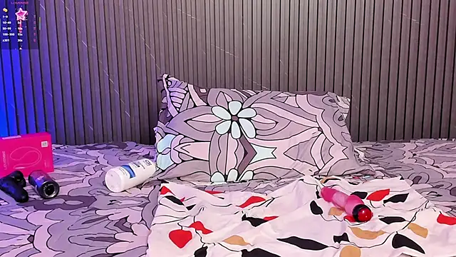 karola cute  online show from May 23, 11:30 am