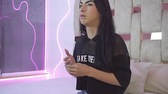 Fernanda thail  online show from April 6, 8:32 pm