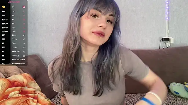 Emmibrilson online show from April 7, 11:45 am