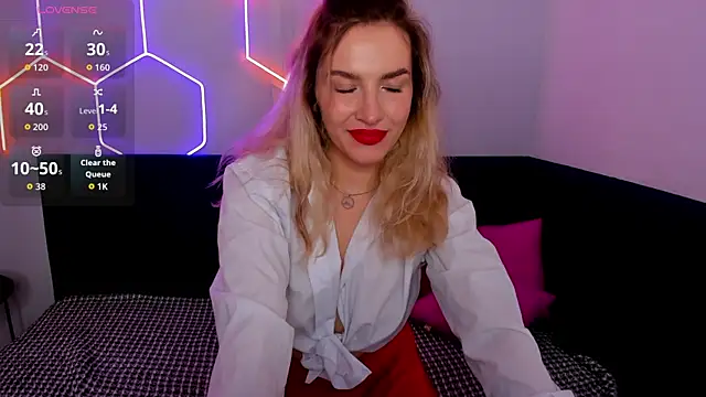 StellaAlluring online show from May 18, 1:37 am