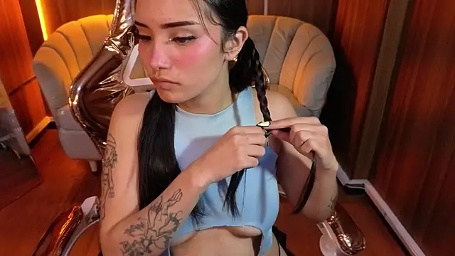 Daphne nicole b online show from May 11, 2:45 pm