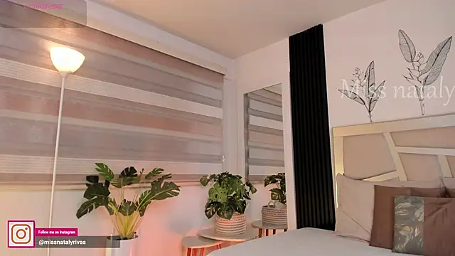 missnataly online show from May 6, 12:36 am