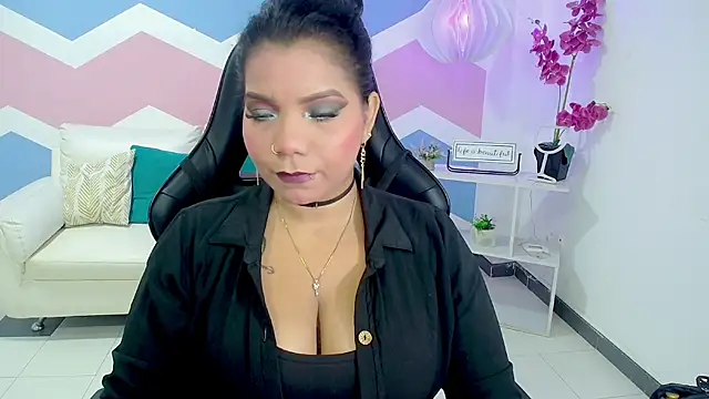 Elizabeth Suan  online show from May 20, 12:35 pm