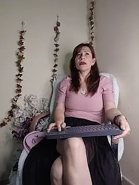 ivonnahills online show from May 27, 10:07 pm