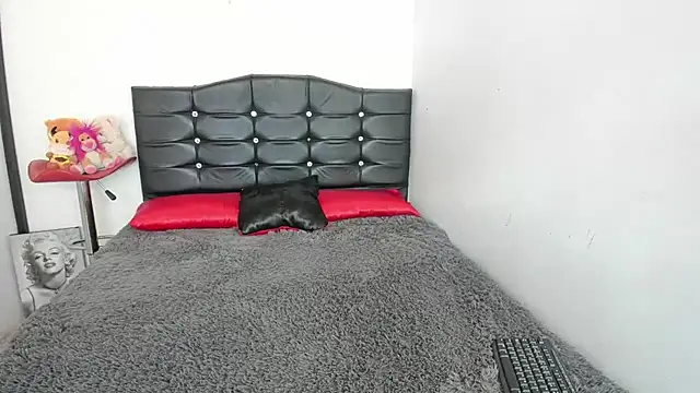 LatinaQueen23 online show from May 24, 5:12 pm