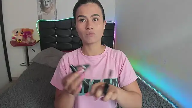 LatinaQueen23 online show from May 6, 4:11 pm