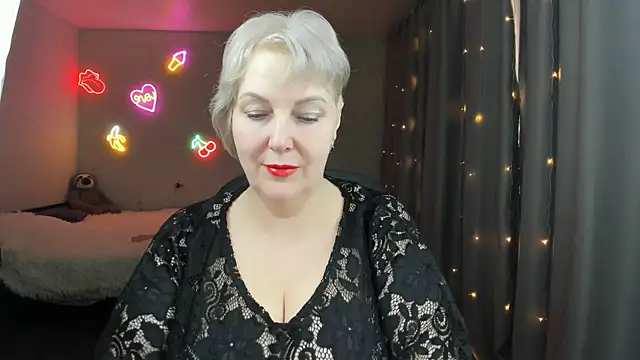 Mary-Leee online show from May 4, 3:05 pm