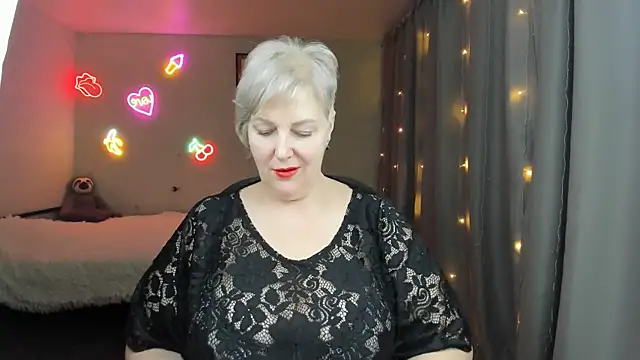 Mary-Leee online show from May 5, 3:26 pm