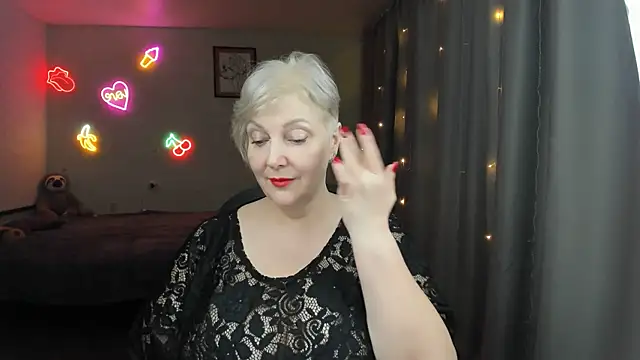 Mary-Leee online show from May 12, 8:11 am