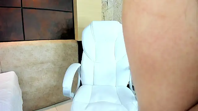AliciaMac online show from May 23, 8:29 pm