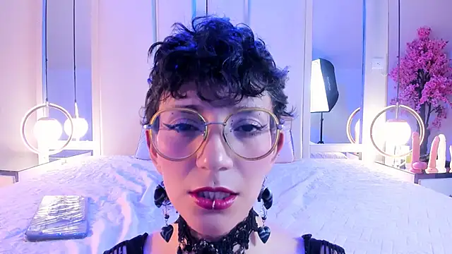 Calioperoux online show from May 25, 10:20 pm