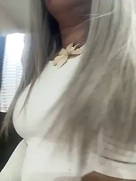 Nanda loiragostosa online show from April 11, 1:44 am