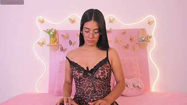 Isaa-queen online show from April 7, 1:29 am