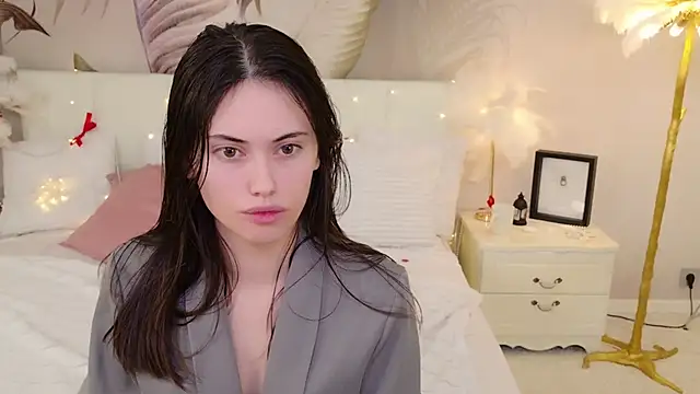 Lunaa Babygirl online show from February 24, 9:08 am