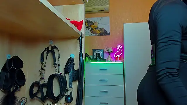 KristiTopxx online show from October 12, 9:50 pm