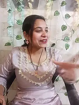 lovely-girl99 online show from April 4, 5:50 am