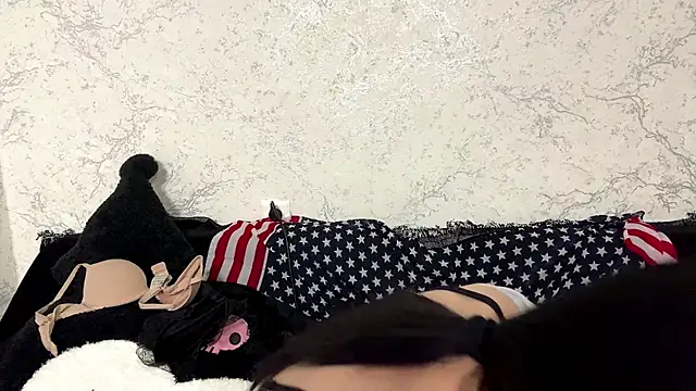 kishagrayone online show from May 23, 1:42 pm