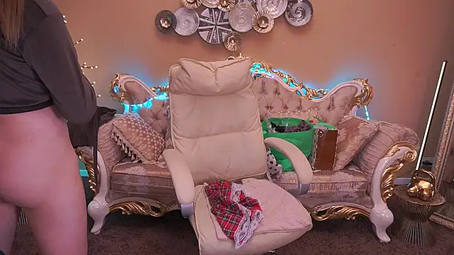 DawnGwin online show from March 24, 1:38 pm