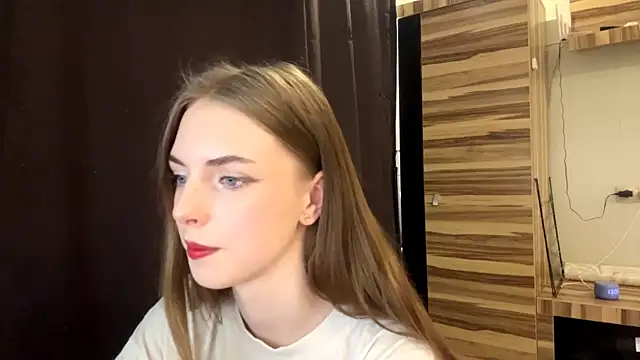 PollyDream online show from April 1, 10:05 am