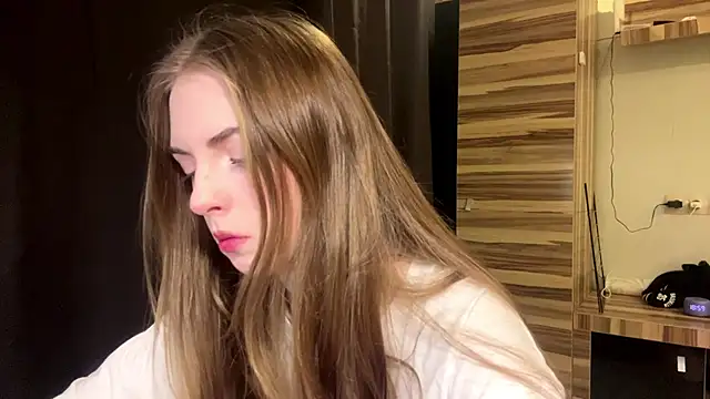 PollyDream online show from March 17, 4:00 pm