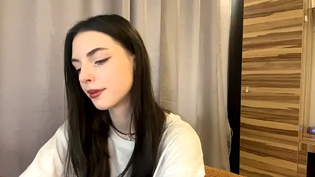 PollyDream online show from April 7, 7:10 am