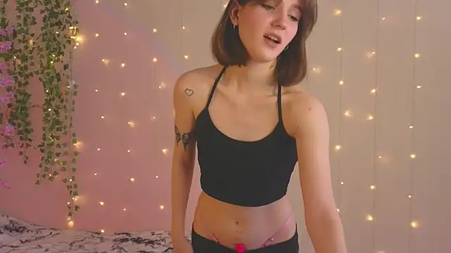 PeachyWhisper online show from May 24, 6:45 am