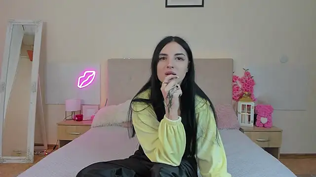 TiffanyHhot online show from April 9, 12:32 pm