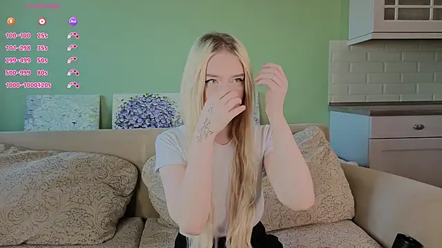 ChristinBland online show from April 17, 1:13 pm