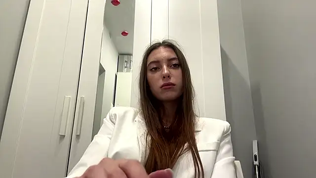 selena favn online show from March 17, 6:06 am