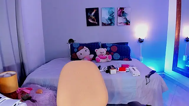 KimTaylorW online show from July 8, 7:32 am