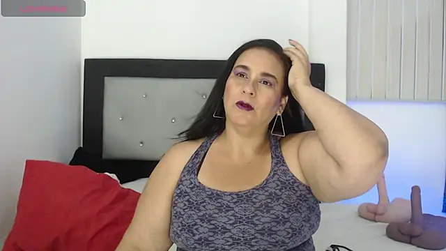 Sharlot curvy online show from April 7, 8:55 pm