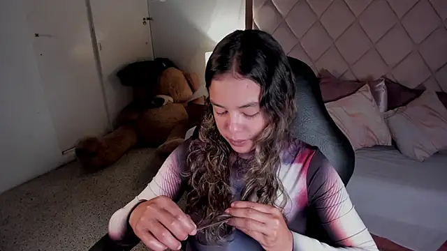 dulce lyraa1 online show from May 14, 4:18 am