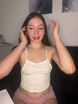 xluxulua online show from March 22, 2:17 am