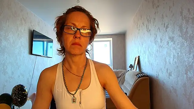 LioraWeiss online show from May 18, 7:36 am