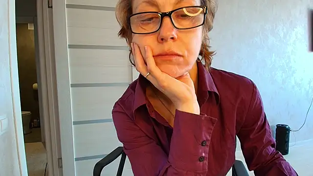 LioraWeiss online show from May 5, 7:11 am