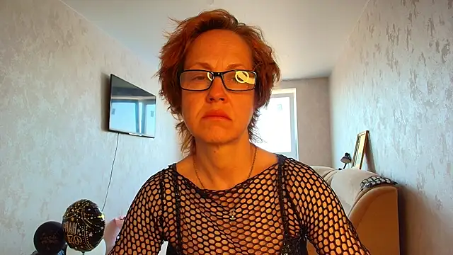 LioraWeiss online show from May 21, 8:01 am