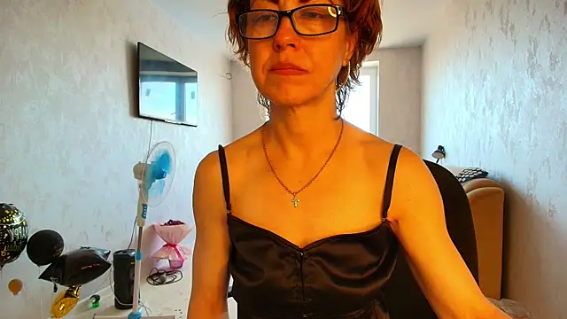 LioraWeiss online show from May 25, 7:07 am