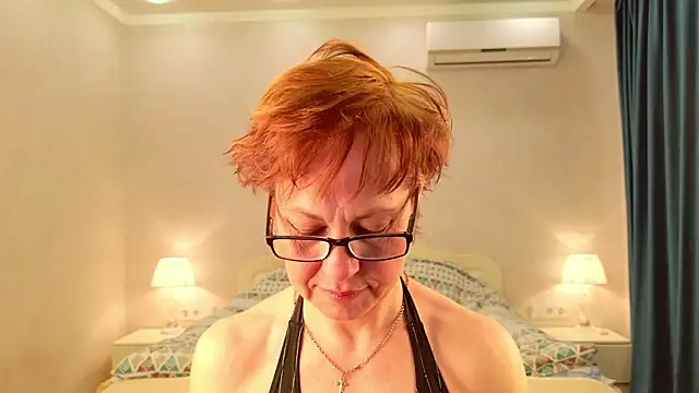 LioraWeiss online show from March 2, 7:15 am