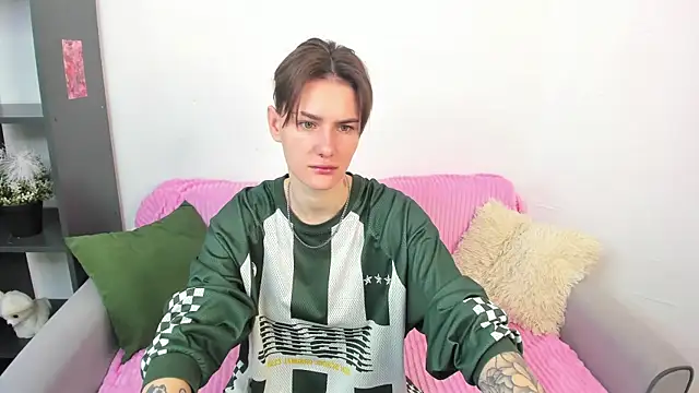 MilenaKeeks online show from April 8, 1:19 am