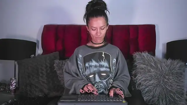 Amelie Blake online show from May 1, 9:18 pm