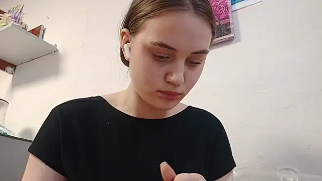 VeloraStar online show from March 12, 11:46 am