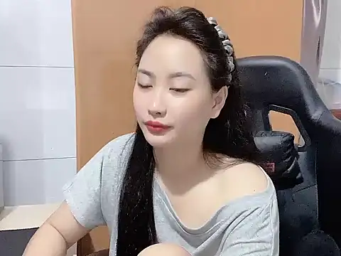 Sunny2868 online show from April 5, 3:38 am