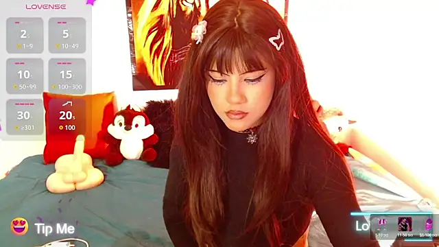Divinejewel69 online show from May 26, 9:52 am