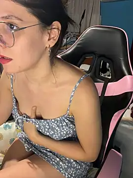 MysticKitty7 online show from April 4, 2:10 am