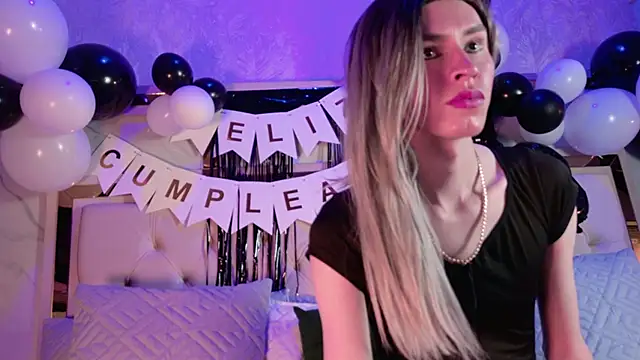kamilla rossi online show from May 18, 3:51 pm