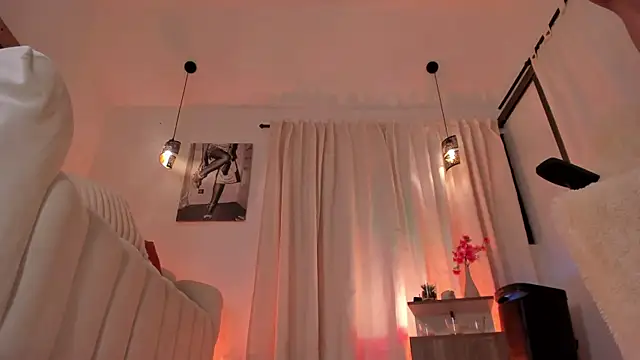 IsabellaLux  online show from May 12, 4:46 pm