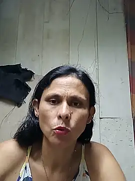 yuliitza4 online show from May 23, 11:25 pm